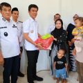 Akselerasi Pencegahan Stunting, Bupati Konawe Utara Salurkan Ratusan Paket Gizi di Puskesmas Asera
