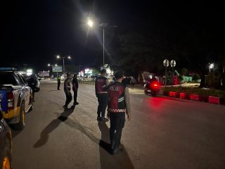 Ciptakan Rasa Nyaman, Personel Sat Samapta Polres Konut Patroli Malam di Wilkum Andowia dan Wanggudu