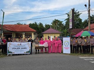 Implementasi Polri Presisi: Polsek Sawa Gelar Aksi Sosial Pembagian Takjil dan Buka Bersama