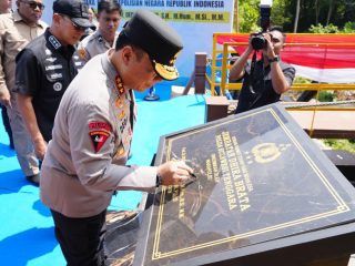 Wakapolri Resmikan Jembatan Perintis “Dhira Brata”, Buka Akses Desa dan Perkuat Konektivitas di Sultra