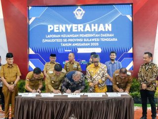 Wujudkan Akuntabilitas, Bupati Ikbar Serahkan LKPD 2025 Kabupaten Konawe Utara ke BPK Sultra