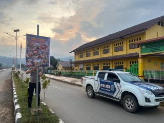 Tekan Angka Kecelakaan, Satlantas Polres Konawe Utara Sebar 140 Spanduk Imbauan di Titik Rawan