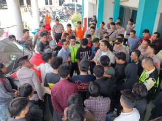 Kesal Strom Tak Stabil, Warga Konawe Utara Geruduk Kantor PLN UP3 Kendari