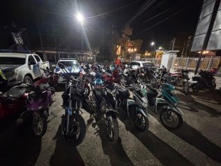 Patroli Malam Minggu, Ditlantas Polda Sultra Tindak 40 Kendaraan Berknalpot Brong di Kendari