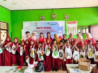 ANTAM dan PWAT Konawe Utara Gelar Bakti Sosial untuk Dukung Pendidikan di SD Negeri 7 Molawe