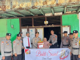 Sambut HUT Bhayangkara ke-80, Polsek Lasolo Salurkan Puluhan Paket Sembako untuk Warga Kurang Mampu